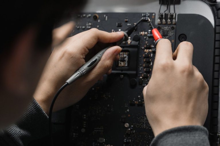 Guide pratique : remplacer un fusible sur un tableau électrique en toute sécurité